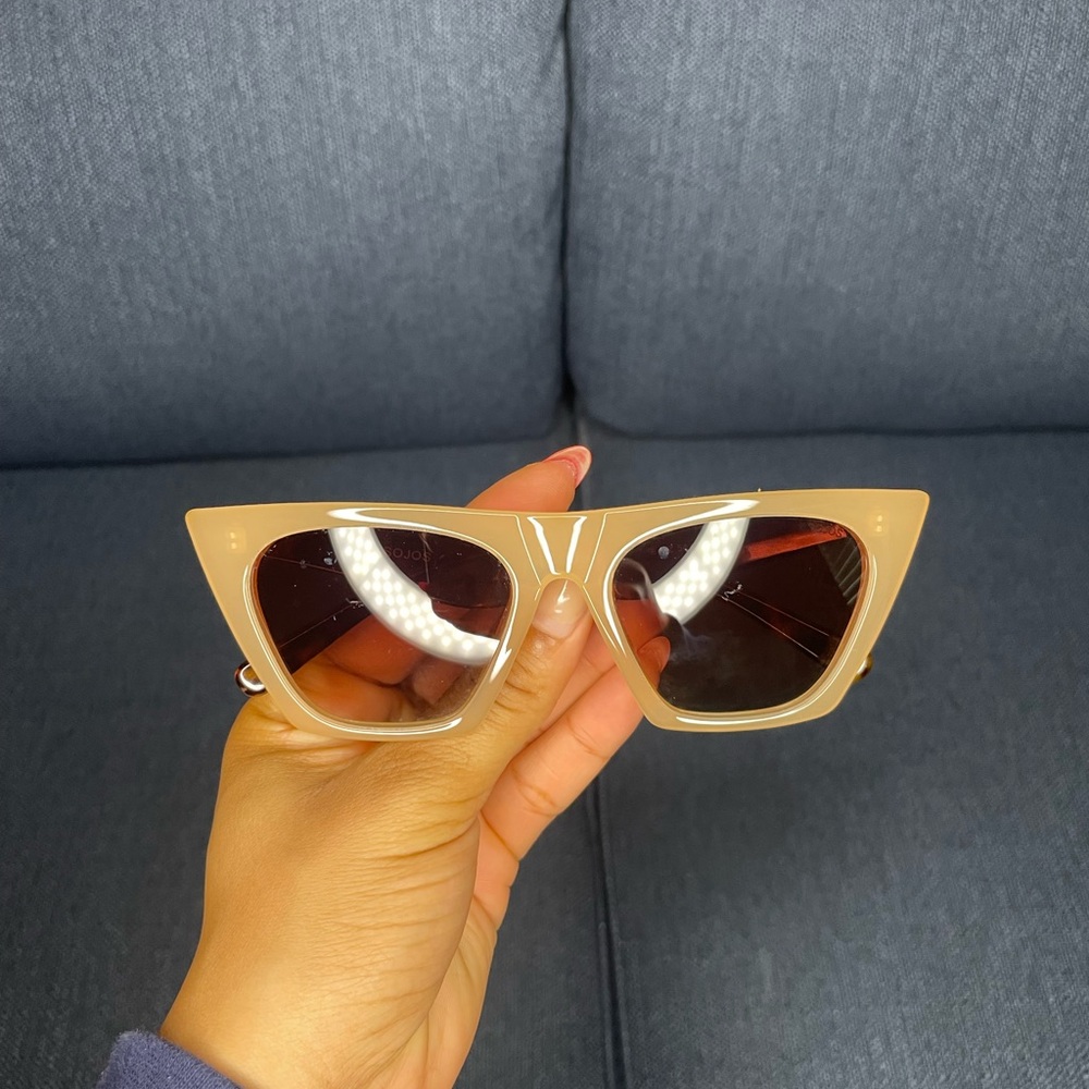 Chic Peachy Nude Cat-Eye Sunglasses